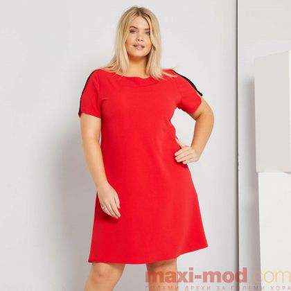 Червена дамска рокля голям размер