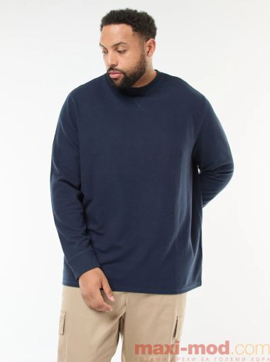 Лек пуловер с оребрена плетка и кръгло деколте 