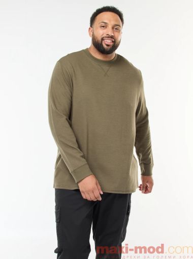 Лек пуловер с оребрена плетка и кръгло деколте 