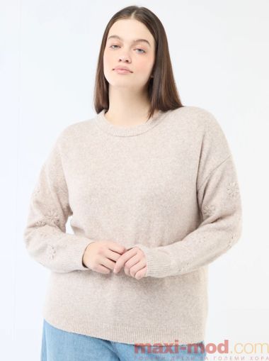 Дамски пуловер с дебела плетка с флорална бродерия