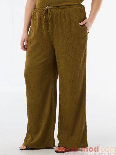 Широк дамски панталон голям размер