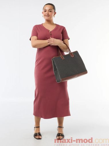 Дълга оребрена рокля с къси ръкави