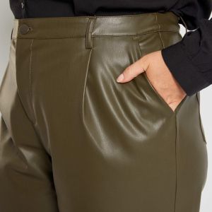 Дамски кожен панталон голям размер
