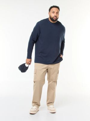 Лек пуловер с оребрена плетка и кръгло деколте 