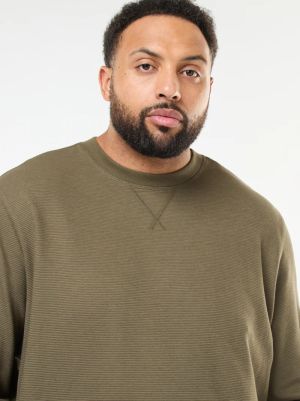 Лек пуловер с оребрена плетка и кръгло деколте 