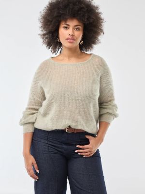 Топъл мохеров пуловер с кръгло деколте