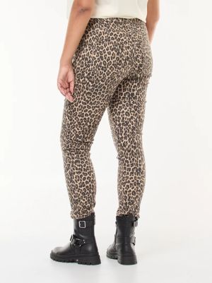 Тесни панталони с висока талия 