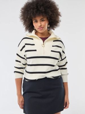 Дамски пуловер с висока яка с цип 