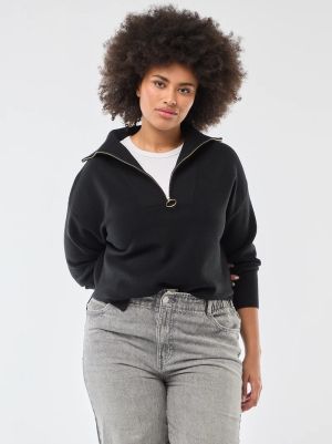 Дамски пуловер с висока яка с цип 