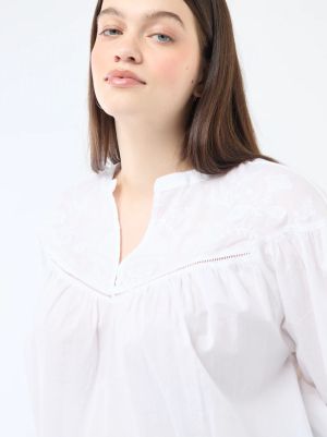 Дамска блуза с дълъг ръкав с бродерия