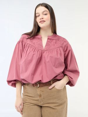 Дамска блуза с дълъг ръкав с бродерия