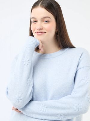 Дамски пуловер с дебела плетка с флорална бродерия