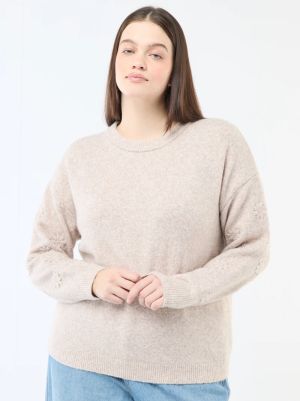 Дамски пуловер с дебела плетка с флорална бродерия