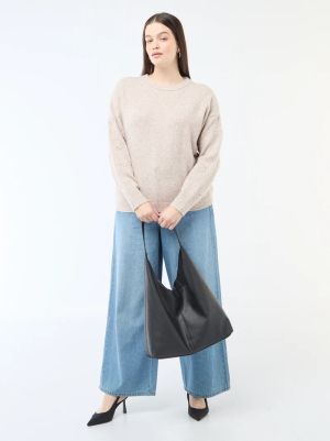 Дамски пуловер с дебела плетка с флорална бродерия