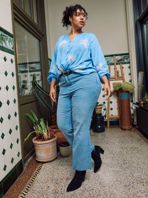 Дамска блуза с бродерия