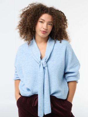 Дамски плетен пуловер с вграден шал 