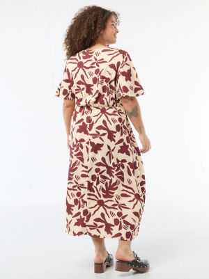 Дълга рокля с V-образно деколте