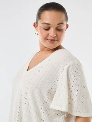 Дамска блуза с перфорирана плетка