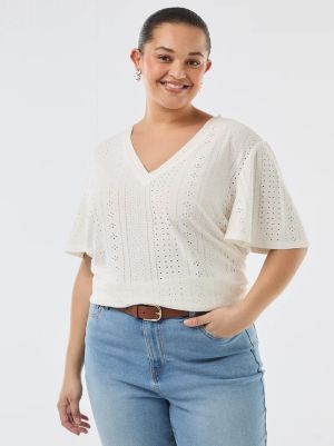 Дамска блуза с перфорирана плетка
