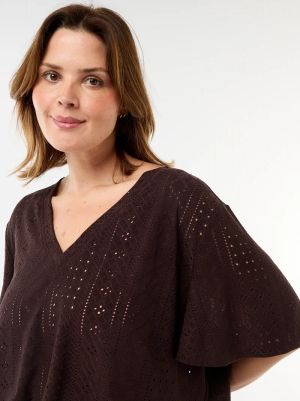 Дамска блуза с перфорирана плетка