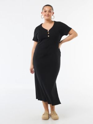 Дълга оребрена рокля с къси ръкави