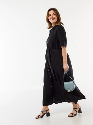 Рокля с къс ръкав и колан на талията