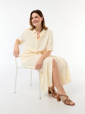 Рокля с къс ръкав и колан на талията