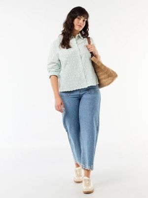 Риза с бродерия на капси и вълнообразни детайли