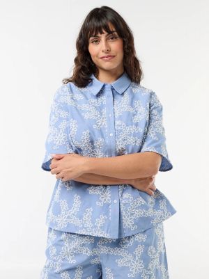 Дамска риза с къс ръкав с бродерия