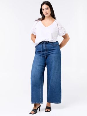 Дамска блуза с бродерия на ръкавите 