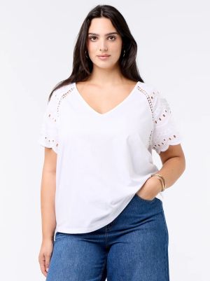 Дамска блуза с бродерия на ръкавите 