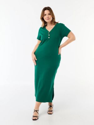 Дълга оребрена рокля с къси ръкави