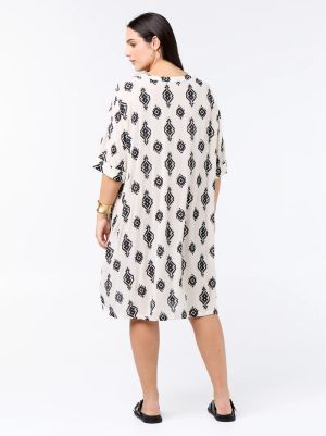 Къса рокля тип тениска