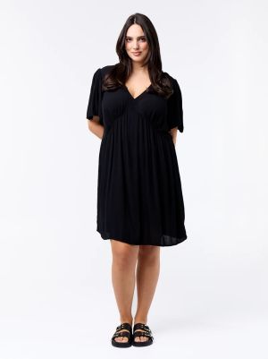 Къса креп рокля