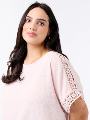 Дамска блуза с бродерия и макраме на ръкавите